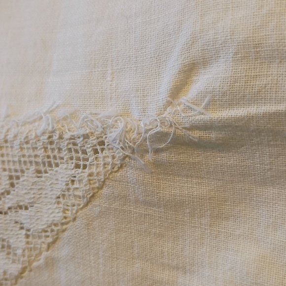Vintage Classic White Lace Tablecloth Cottagecore Granny Chic Victorian